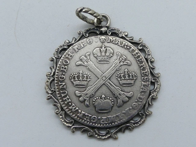 PIECE DE MONNAIE Transformee En Medaillon 1/2 Couronne Anvers 1762