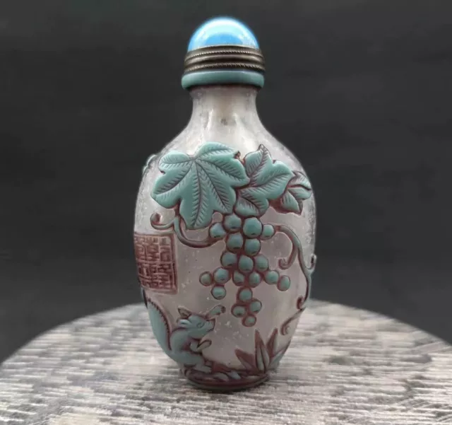 Chinese Old Peking Glaze Intricately Carved Grape Statue Beautiful Snuff Bottle