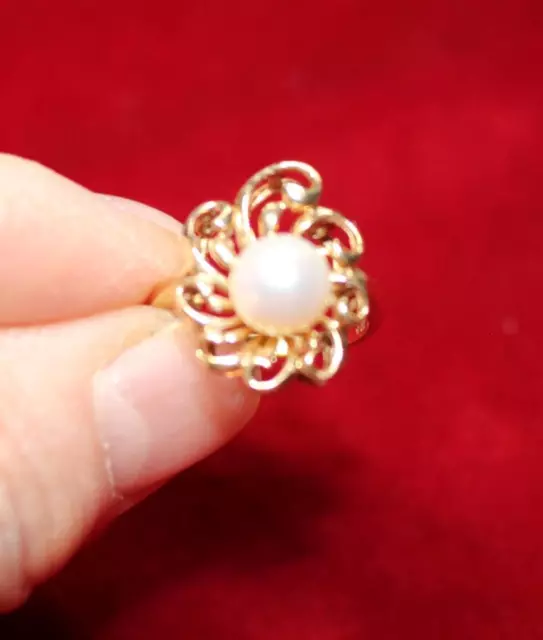 Gorgeous Vintage 14K Yellow Gold Ring With 7mm Akoya Pearl Size 6