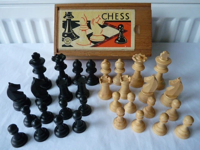 Vintage K & C Ltd London ~ Wooden Chess Set in Original Box ~ King 7 cm