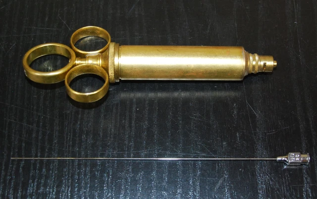 ANTIKE MESSING KOLBENSPRITZE mit Edelstahlnadel in OVP 3