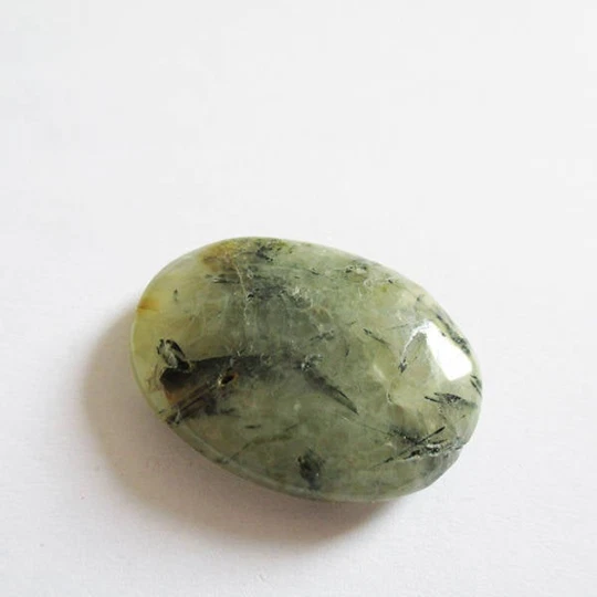 Préhnite cabochon pierre fine 27x20x6mm gemme multicolore reiki chakra plexus