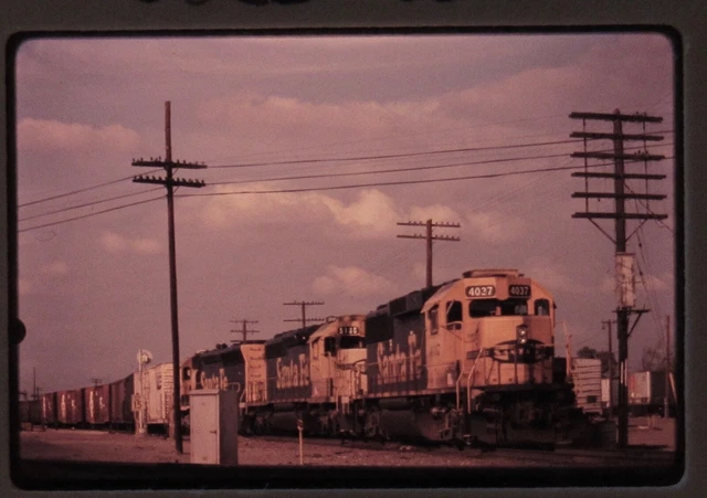 ATSF Original 35mm slide of Santa Fe GP60 #4037 at Calwa Crossing 1992