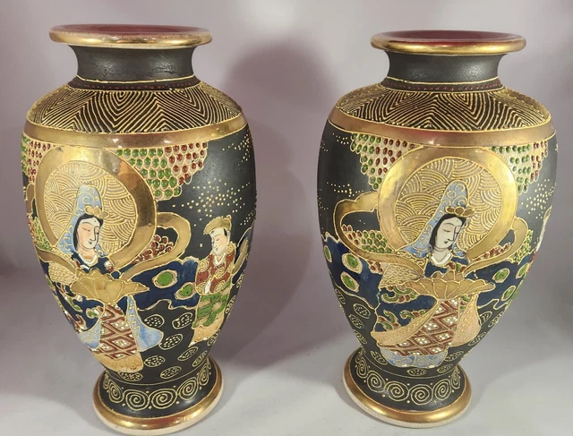 Pair of Japanese Satsuma Vases End 19th Early 20th Century in Painted Ceramic