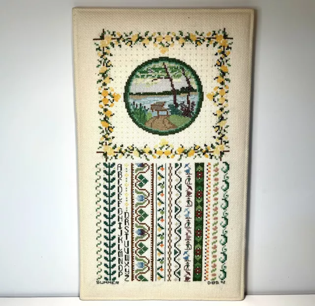 "Muestreador de alfabeto de punto de cruz completado acolchado montado fecha 1992 9,75""x 16,25"""