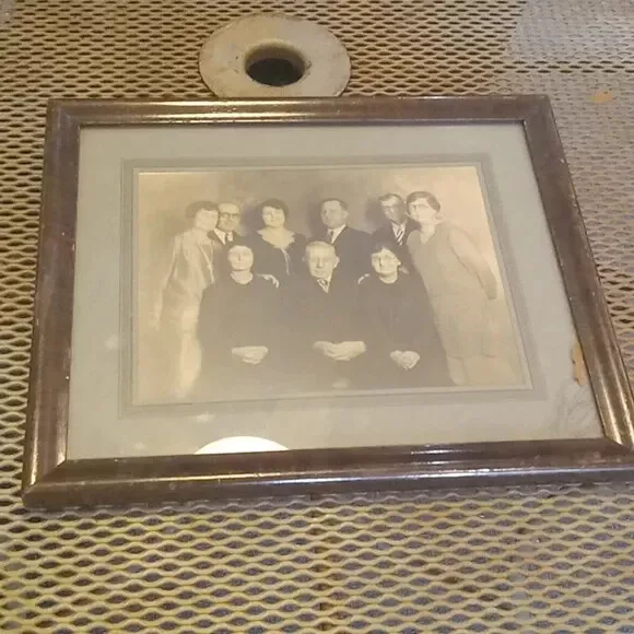 Vtg 1920 Frame Family Portrait studio portrait bethleham PA
