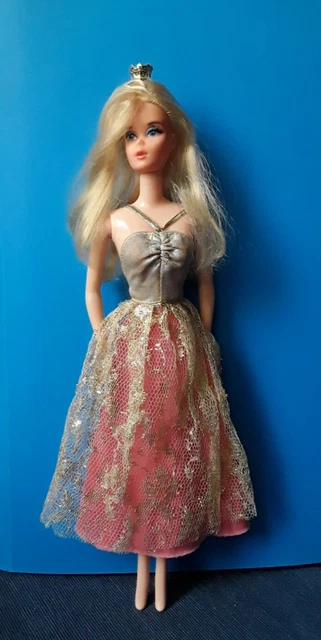 Barbie Dolls Barbie Vestito Oro BARBIE MAGIA DELLE FESTE 2020 ORO