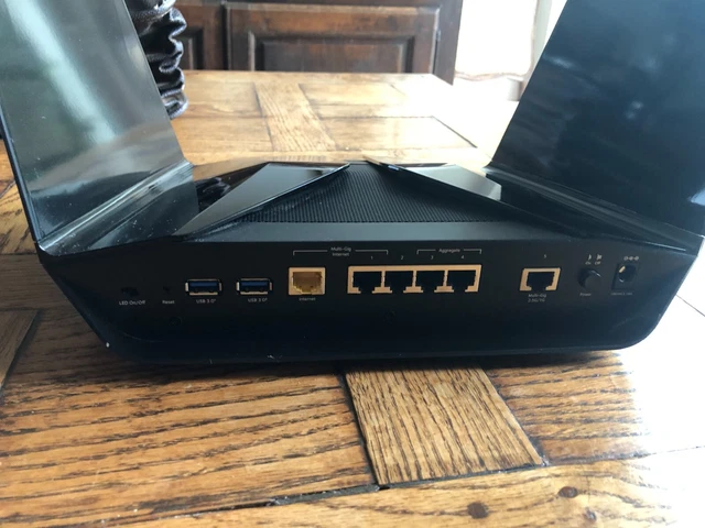 ROUTEUR WiFi 6 NETGEAR RAX200 Nighthawk tribandes AX11000 10.8Gbp MU-MIMO USB3.0 4
