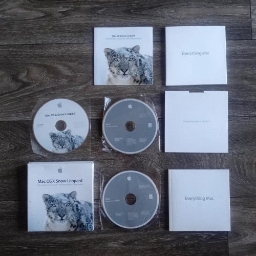 Mac OS X: Snow Leopard v 10.6 - Complete with Apple Logo Stickers