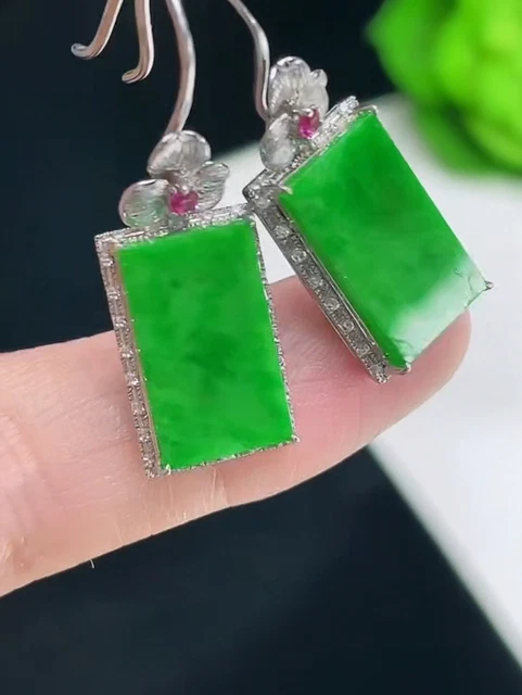 750 18k yellow gold green jadeite jade diamond earrings 0608