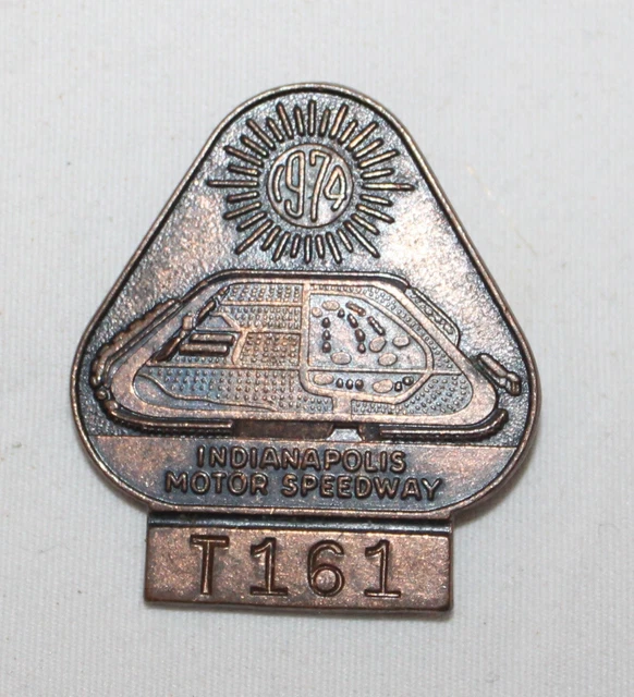 1974 Indianapolis Motor Speedway Indy 500 Bronze Pit Badge Pin T161