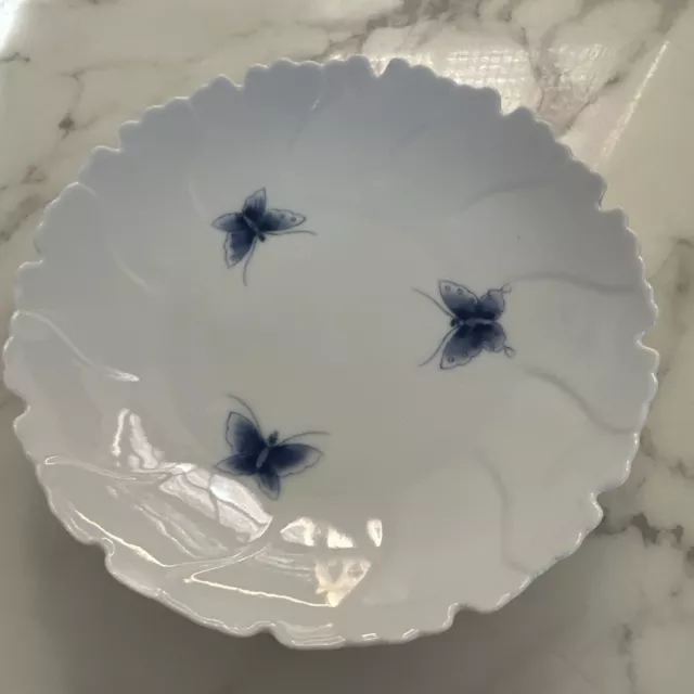 Metropolitan Museum Art Pottery Japan White Bowl 7 3/4" Blue Butterflies Mma