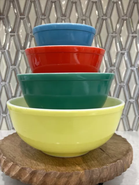 Vintage Set of 4 Pyrex Primary Colors Nesting Mixing Bowls