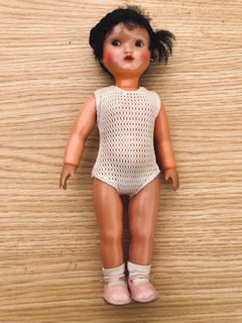 Poupée ancienne yeux dormeurs corps rembourré bras jambes en