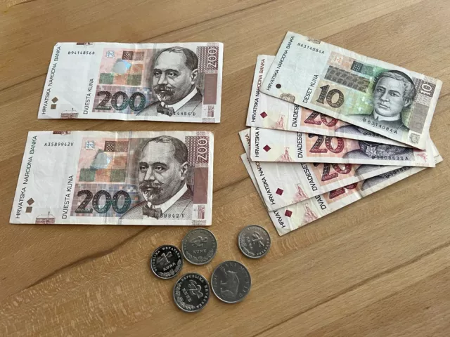 Kroatische Kuna, Geldscheine Urlaubskasse, 490 Kuna (2x200, 4x20, 1x10) + Münzen