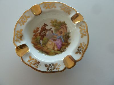 PETIT COFFRET BOITE  PORCELAINE BLANCHE DU LYS ROYAL LIMOGES 