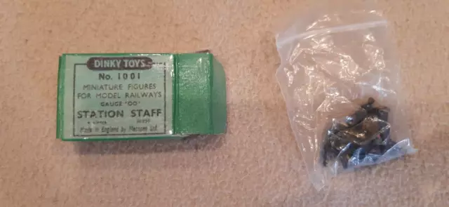 Box of 6nr Dinky Toys No 1001  "station staff"