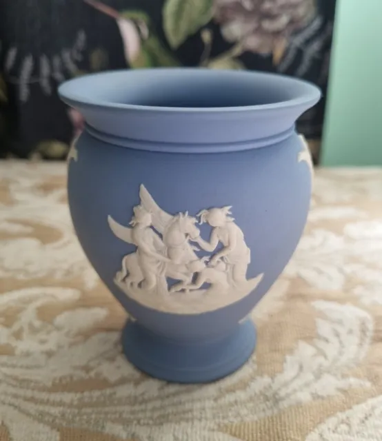 VTG Wedgwood Jasperware blue small vase made in England, great condition