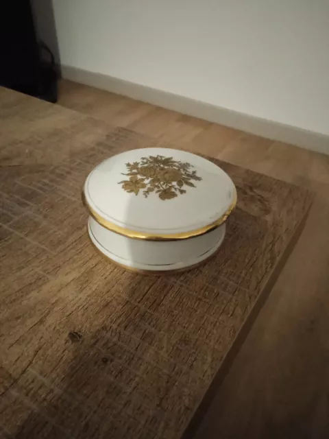 VINTAGE  DOREE en PORCELAINE de LIMOGES FRANCE boite bijoux BOX