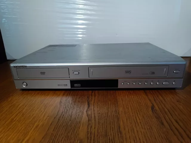 SAMSUNG DVD-V5600 VCR VHS DVD Combo Video Player Recorder -NO REMOTE- UNIT DEAD