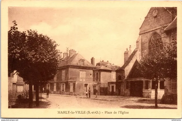 16475 cpa 95 Marly la Ville - Place de l'Eglise