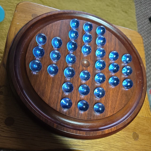 22cm Wooden Solitaire Board Game – Thorness, Brown Board With Swirl Marbles, One-Player Strategy Game