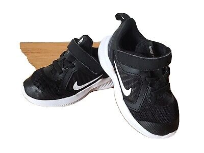 I bambini Nike Downshifter Scarpe da training Taglia UK 6.5