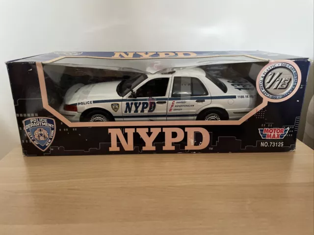 Coche de policía Motor Max Nueva York Chevy Impala número: 73125. Escala 1:18