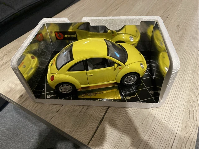 Modellino in latta di un Maggiolone giallo Volkswagen da arredo casa collezione