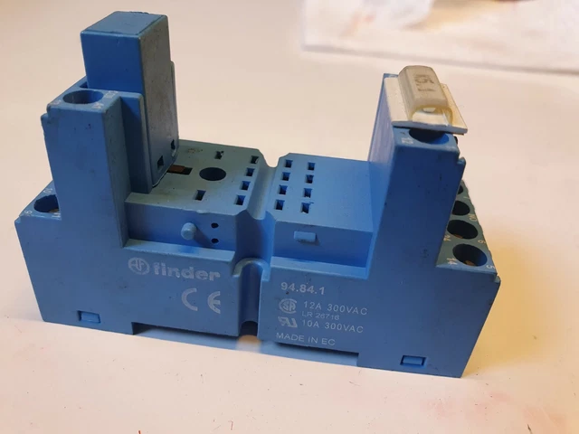 FINDER 94.84.1 Base Relé