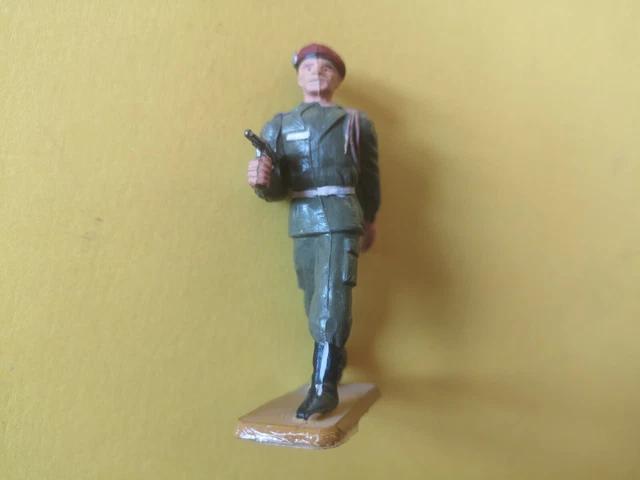 Figurine Starlux Soldat Parachutiste Debout Avec Mitraillette - Occasion Vintage