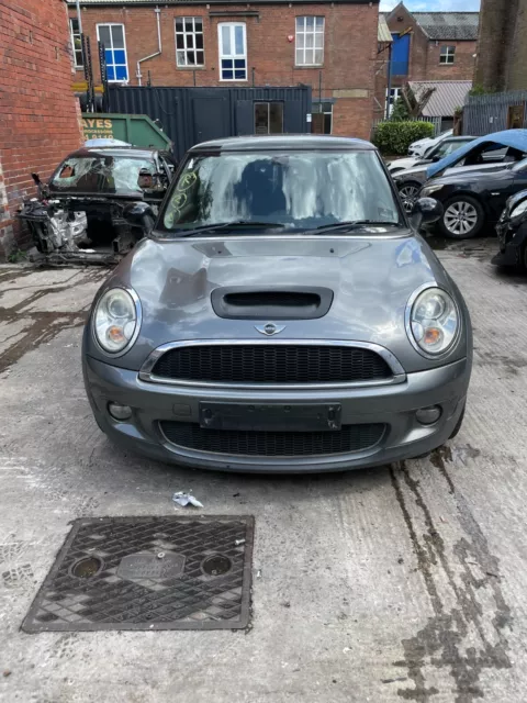 Breaking Mini Cooper S R56 2007 1.6 Petrol 6 Speed DARK SILVER METALLIC (871)