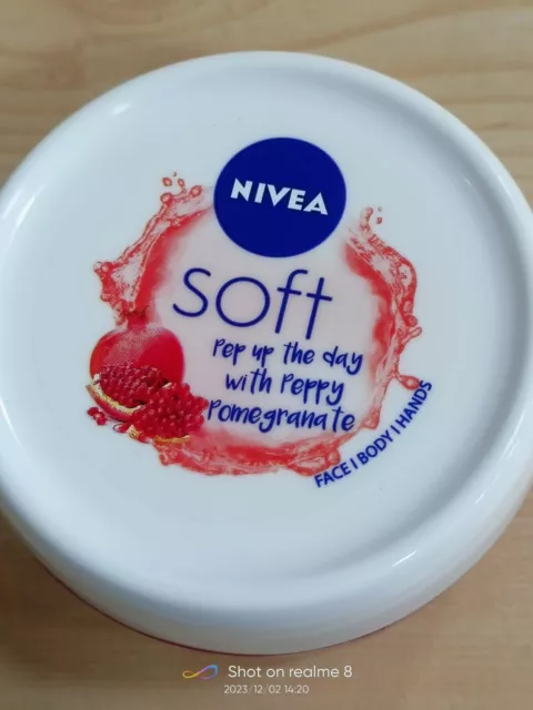 NIVEA Crème hydratante douce et légère pour grenade pleine de peps, avec...