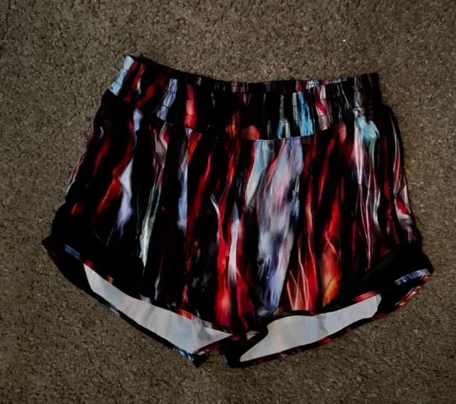 Womens ~ Lululemon Hotty Hot Shorts multicolored ~ 4” inseam Size 6 tall VGC