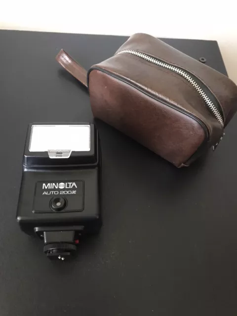 Minolta Auto 200X Flash Unit 946 D With A Leather Case