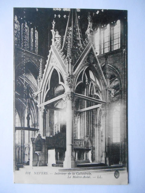 CPA "Nevers - Intérieur de la cathédrale - Le maître hôtel"