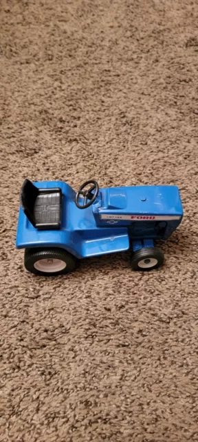 ERTL 1/16 Ford LGT 145 Lawn Garden Tractor, Blue, NICE!!!