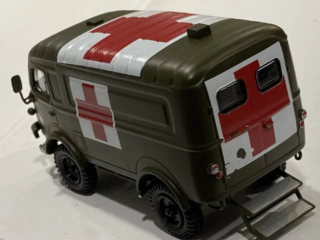 DIREKT IXO 1/43 Renault R2087 1000kgs Ambulance Militaire