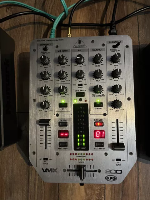 Behringer DJ VMX200 Mixer