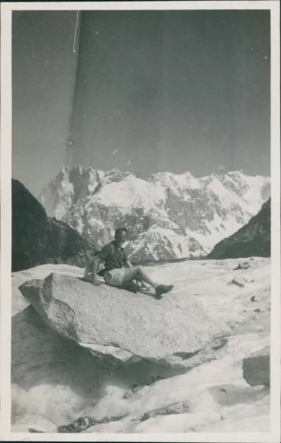 Sur la Mer de Glace Vintage silver printLa Mer de Glace est un glacier de vall