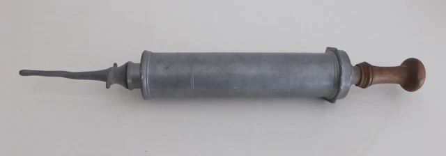 Spritze Metall, Einlaufspritze, Klistier Arzt antik Zinn ca 34 cm lang Ø 3,7 cm