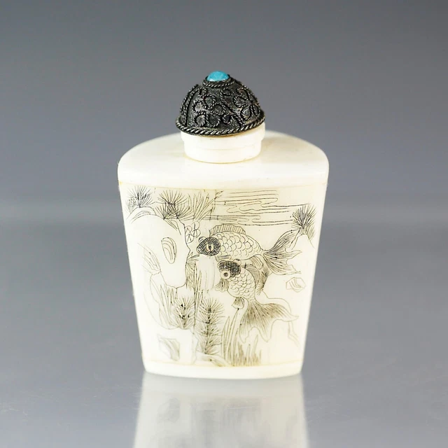 Vintage oriental Bone triangle Bottle Snuff Perfume Flask Hand carved Fish