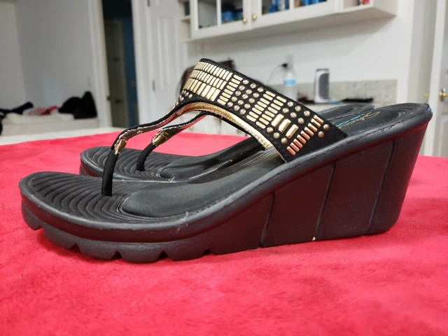 Skechers Black Studded Wedge Heel Thong Slide Sandals Size 7 Excellent Condition