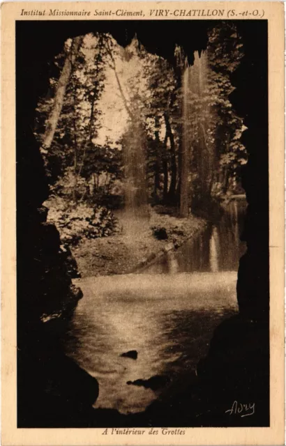 CPA Viry-Chatillon A l'Inerieur des Grottes FRANCE (1371311)