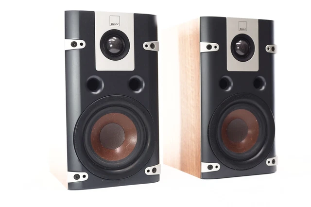 DALI LEKTOR 1 Bookshelf speaker pair walnut used first come, first served DALI LEKTOR 1 Bookshelf speaker pair walnut used first come, first served