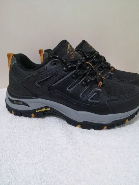 Mens / Youths Skechers Arch Fit Waterproof Walking Shoes Size Uk 6 Free Delivery