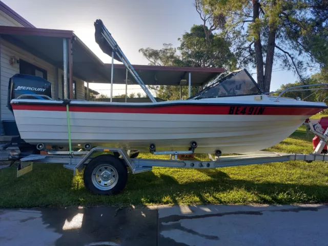 Boat / 115Hp Runabout .