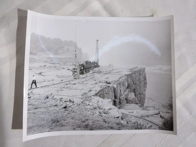 Fotografía en blanco y negro de las Cataratas del Niágara 1969 8 x 10 #2