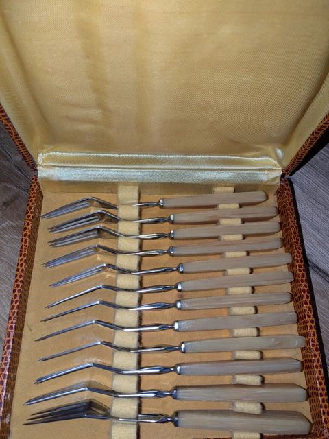 12 Fourchettes à Gâteau JCF NOGENT - Manche Corne Blonde - Inox - Fabrication Française