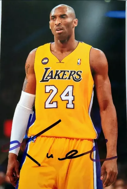 "KOBE BRYANT".Original Autograph.Photo of the NBA Legend